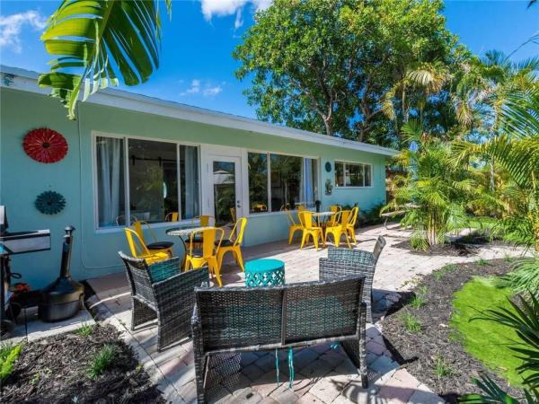 Jenada Villas, 800 NW 29th Ct, Wilton Manors, Florida 33311, image 2