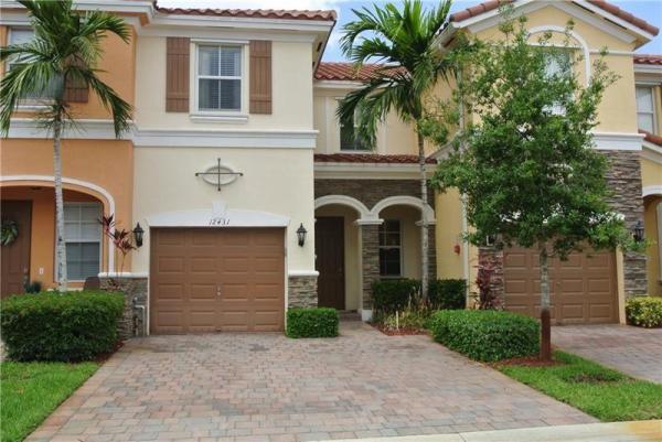 Emerald Creek Townhomes, 12431 Emerald Creek Mnr, Plantation, Florida 33325, image 1
