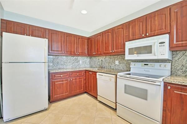 Glades Of Boca Lago, 21860 Arriba Real, Boca Raton, Florida 33433, image 3