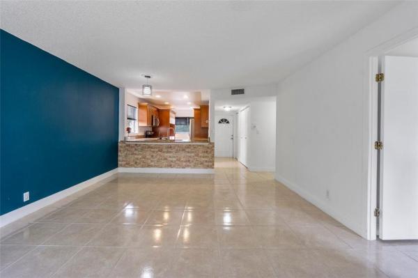 Sands Point, 8421 Lagos De Campo Blvd #310T, Tamarac, Florida 33321, image 1