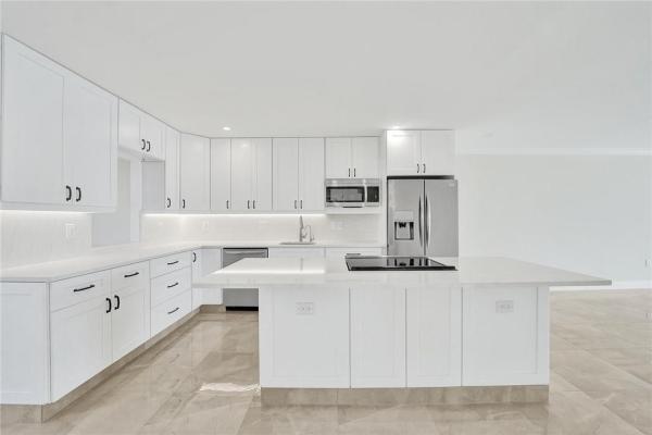 Sunrise Bay Club, 2727 Yacht Club Blvd #1C, Fort Lauderdale, Florida 33304, image 1