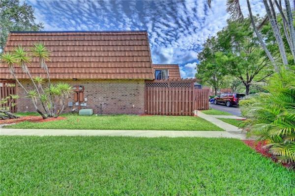 Village At Lake Pine, 835 SW 118th Ter, Davie, Florida 33325, image 2