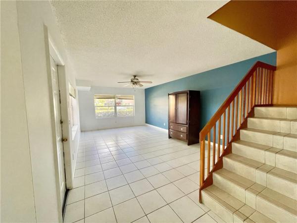 Stamford At The Villages Of Palm Beach Lakes, 3126 Kingston Ct, West Palm Beach, Florida 33409, image 2