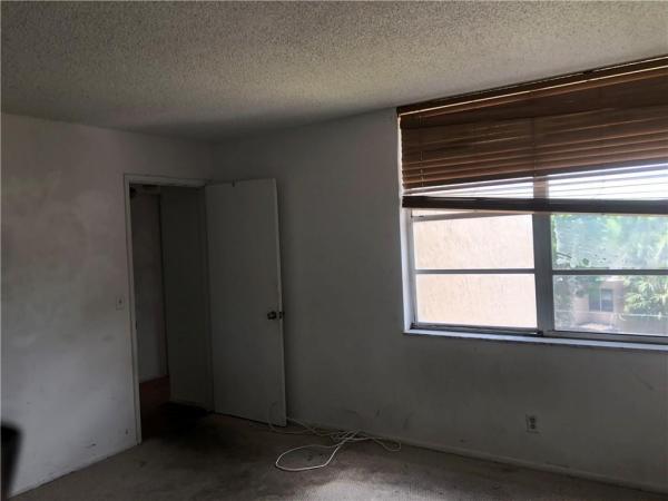 Live Oak Of Pine Island Ridge, 9431 Live Oak Pl #404, Davie, Florida 33324, image 2