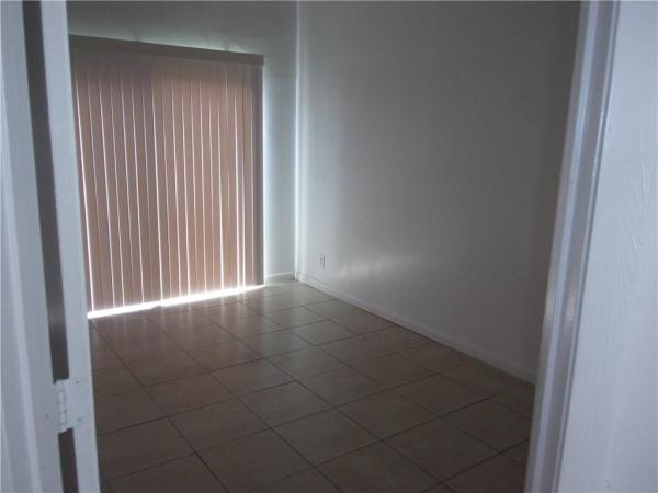 Orchard Lake Townhouses, 5512 NW 24th St, Lauderhill, Florida 33313, image 2
