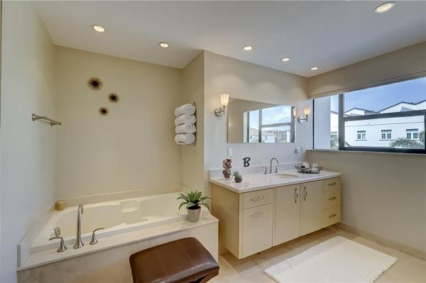 76 Isle Of Venice, 76 Isle Of Venice Dr #H, Fort Lauderdale, Florida 33301, image 2