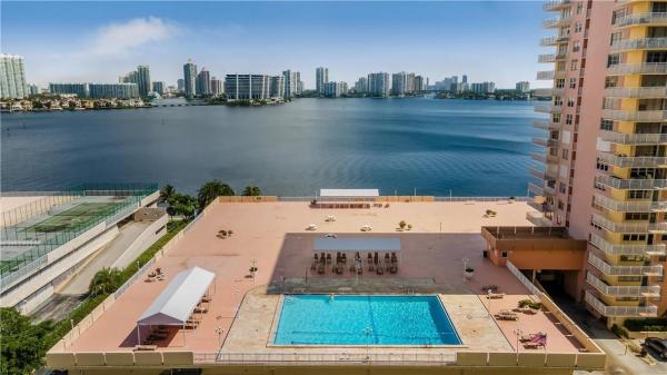 Winston Towers 200, 251 174th St #218, Sunny Isles Beach, Florida 33160, image 2
