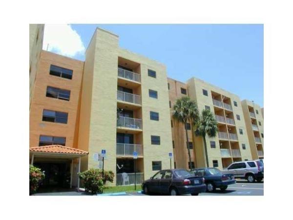 Fontainebleau Gardens, 8075 NW 7th St #407, Fountainebleau, Florida 33126, image 2
