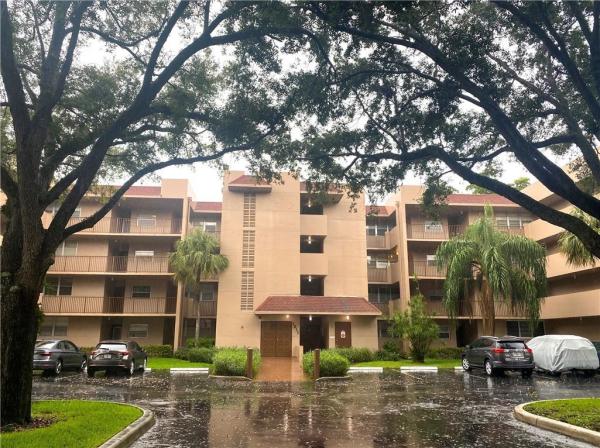 Sabal Palm Of Pine Island Ridge, 1811 Sabal Palm Dr #404, Davie, Florida 33324, image 3