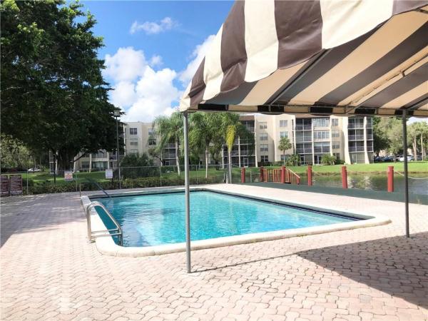 Pine Island Ridge, 9311 Orange Grove Dr #415, Davie, Florida 33324, image 2