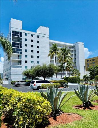 Le Laurier, 17800 N Bay Rd #303, Sunny Isles Beach, Florida 33160, image 2