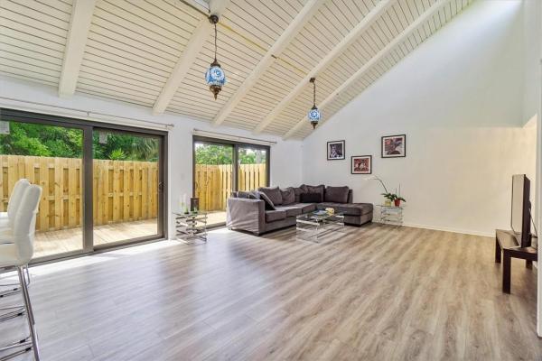 Boca Hills Villas, 271 NW 15th St, Boca Raton, Florida 33432, image 2