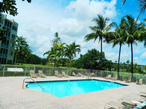 Royal Point At Palm-Aire, 3600 Oaks Clubhouse Dr #103, Pompano Beach, Florida 33069, image 1