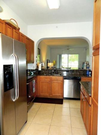 Royal Point At Palm-Aire, 3600 Oaks Clubhouse Dr #103, Pompano Beach, Florida 33069, image 3