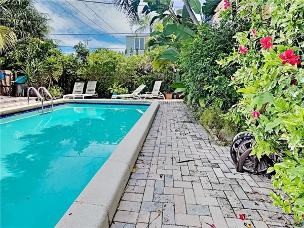 Villa Manors, 2720 NE 8th Ave #18, Wilton Manors, Florida 33334, image 1