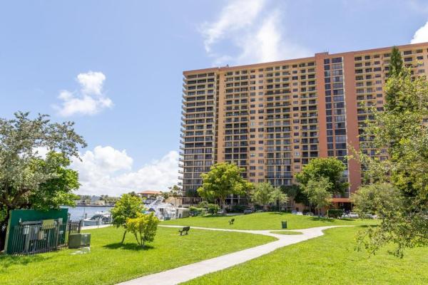 Winston Towers 700, 290 174th St #615, Sunny Isles Beach, Florida 33160, image 2