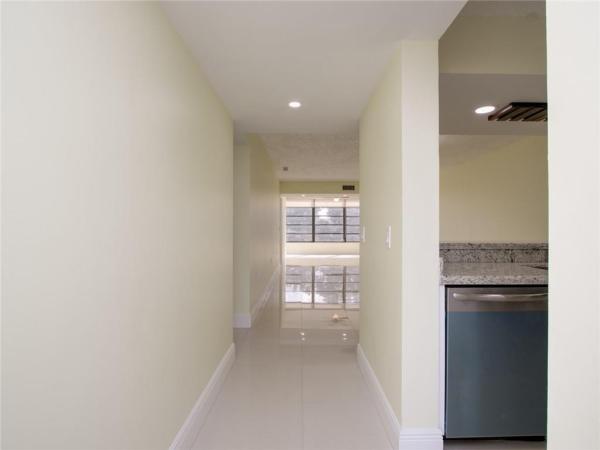 Whitehall Of Pine Island Ridge, 1502 Whitehall Dr #301, Davie, Florida 33324, image 2