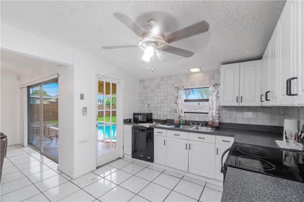 Heritage Lake Estates, 6750 Evans St, Hollywood, Florida 33024, image 2