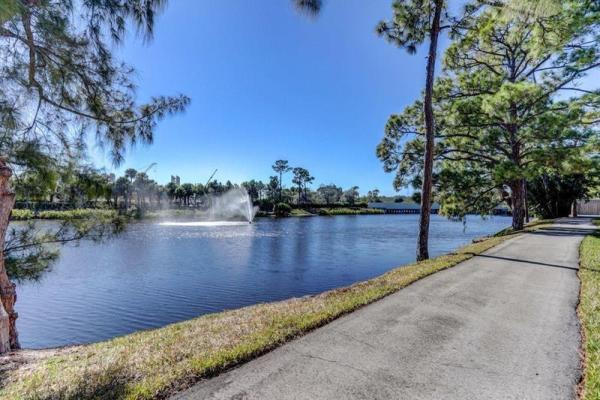 Winchester Courts, 4386 Hazel Ave #B, Palm Beach Gardens, Florida 33410, image 2