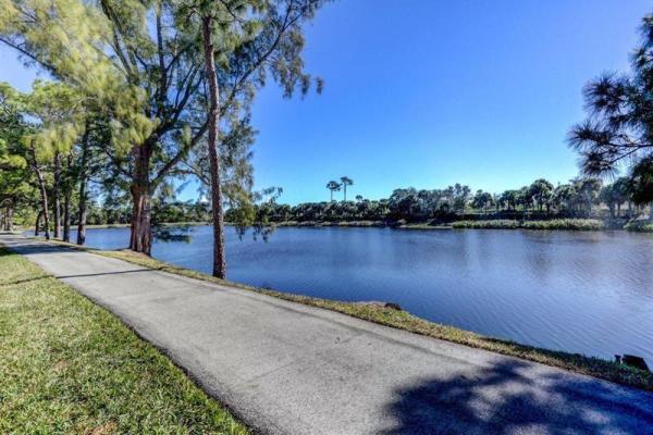 Winchester Courts, 4386 Hazel Ave #B, Palm Beach Gardens, Florida 33410, image 3