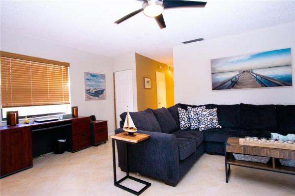 Wilton Pines Townhomes, 2124 NE 9th Ave, Wilton Manors, Florida 33305, image 2