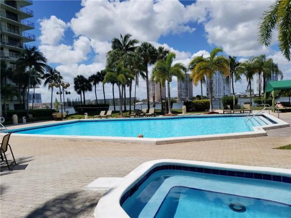 The Clipper At Biscayne Cove, 18151 NE 31st Ct #PH-103, Aventura, Florida 33160, image 2