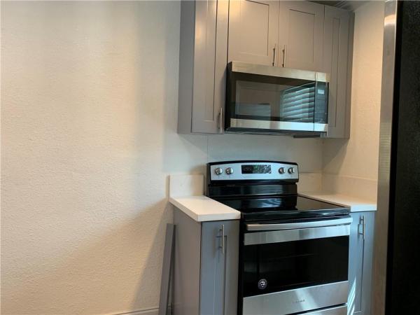 602 NW 98th St, Unincorporated Dade County, Florida 33150, image 3