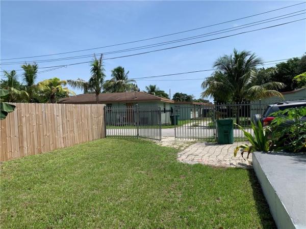 602 NW 98th St, Unincorporated Dade County, Florida 33150, image 1
