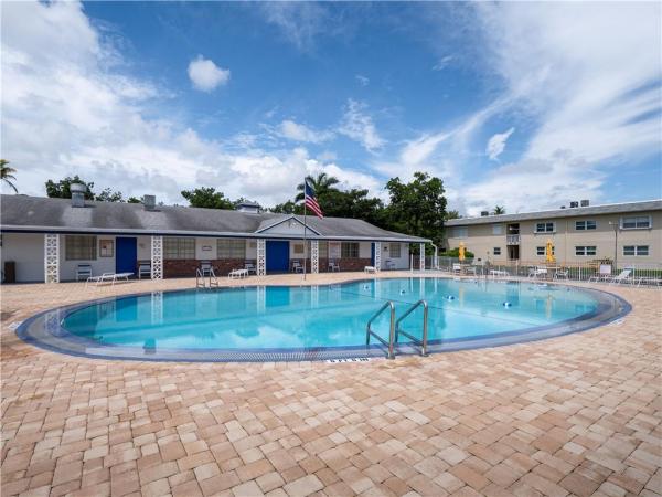Crystal Court Manor, 1504 N 12th Ct #9B, Hollywood, Florida 33019, image 2