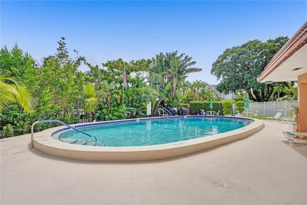 Manor Grove Village, 200 NE 19th Ct #103M, Wilton Manors, Florida 33305, image 2