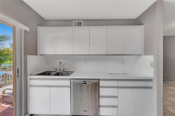 Lago Del Rey, 7020 NW 173rd Dr #505, Hialeah, Florida 33015, image 3
