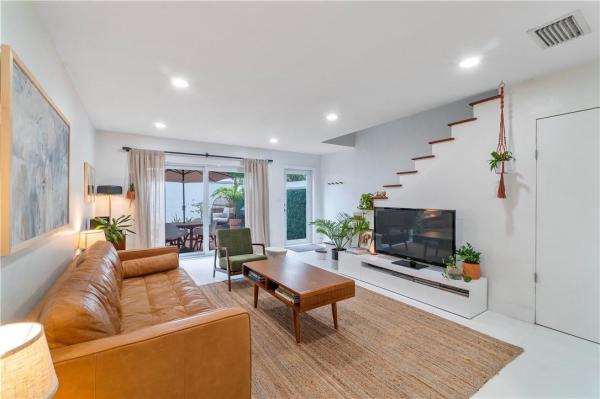 Townhouse Isles, 5 Hathaway Ln, Wilton Manors, Florida 33305, image 3