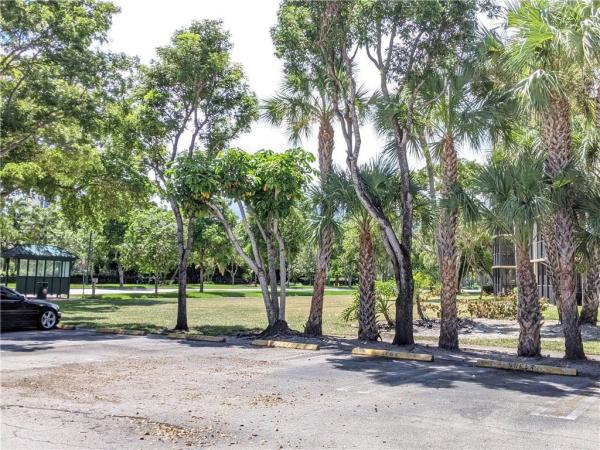 Bravura, 3301 N Country Club Dr #312, Aventura, Florida 33180, image 3