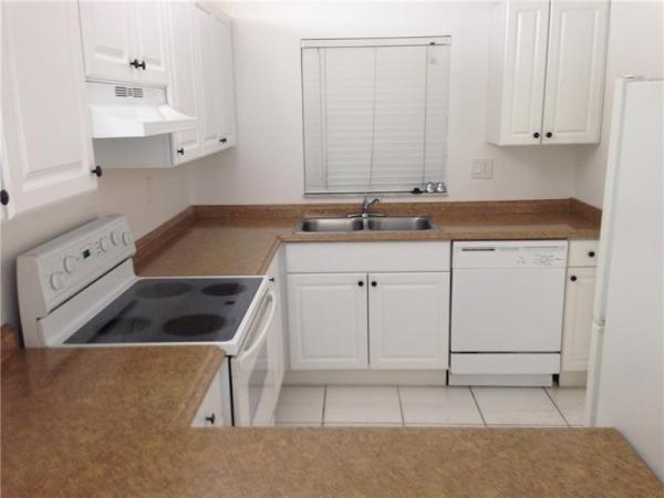 Tangerine Of Pine Island Ridge, 9410 Tangerine Pl #203, Davie, Florida 33324, image 2