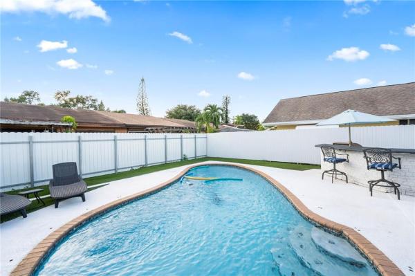 Woodbridge At Pembroke Lakes, 2400 NW 103rd Ave, Pembroke Pines, Florida 33026, image 2