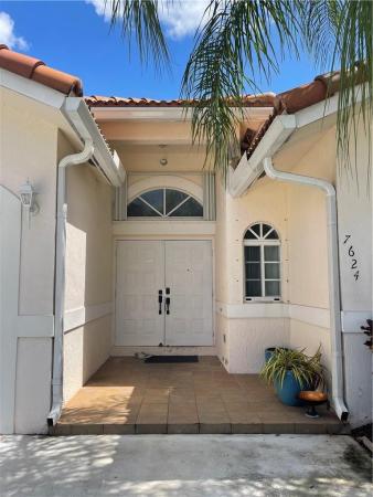 The Pointe Villas, 7624 NW 99th Ter, Tamarac, Florida 33321, image 2