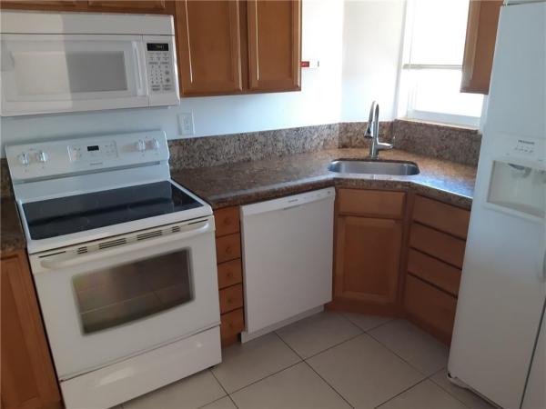 Barclay Square, 2841 NE 33rd Ct #302, Fort Lauderdale, Florida 33306, image 3
