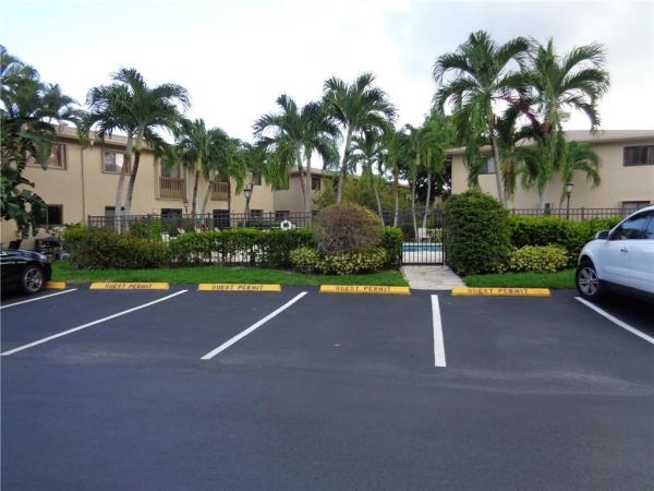 Middle River Homes, 2914 NE 8th Ter #202, Oakland Park, Florida 33334, image 2