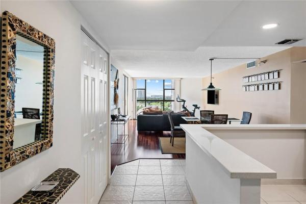 Waterview 1, 20505 E Country Club Dr #938, Aventura, Florida 33180, image 1