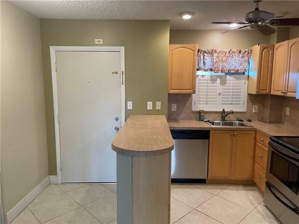 Coronado At Jacaranda, 200 Jacaranda Dr #5C, Plantation, Florida 33324, image 3