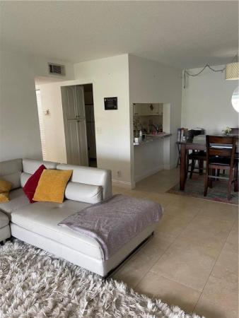 The Palm Club, 1110 Green Pine Blvd #C1, West Palm Beach, Florida 33409, image 1