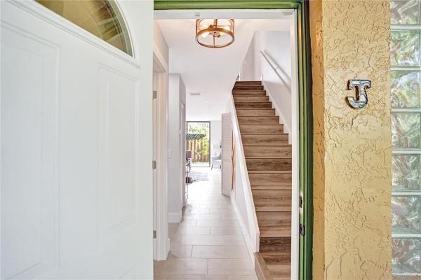 Southport Townhomes, 700 SE 14th St #J, Fort Lauderdale, Florida 33316, image 1