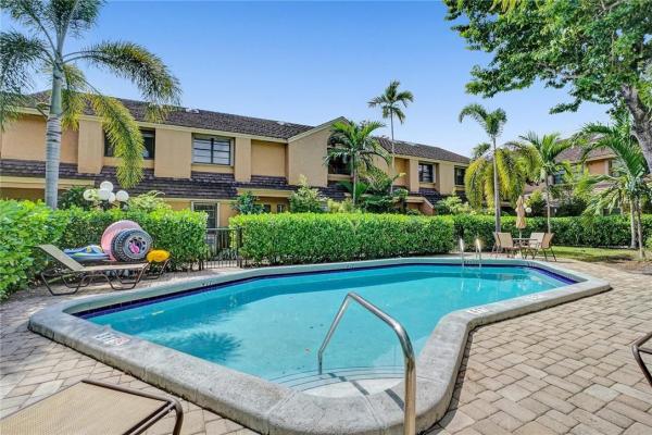 Southport Townhomes, 700 SE 14th St #J, Fort Lauderdale, Florida 33316, image 3