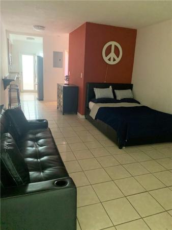 Nonnie Barb Ocean Beach, 549 Meridian Ave #4, Miami Beach, Florida 33139, image 1