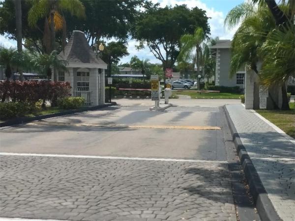Monterey Village, 450 NE 210th Circle Ter #102-6C, Ives Estates, Florida 33179, image 2