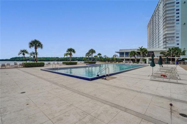 Arlen House Central, 300 Bayview Dr #1407, Sunny Isles Beach, Florida 33160, image 3