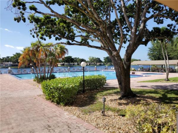 Villas At Carriage Hills, 137 Essex Rd #3-28, Hollywood, Florida 33024, image 2