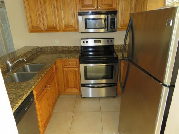 Palm Beach Grande, 1484 Lake Crystal Dr #D, West Palm Beach, Florida 33411, image 3