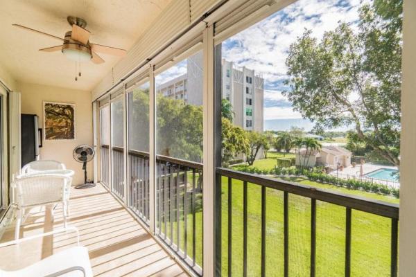 Huntington Lakes 3, 7286 Huntington Ln #302, Delray Beach, Florida 33446, image 2