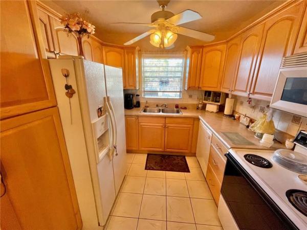Casa Nova, 2240 Johnson St #106, Hollywood, Florida 33020, image 2